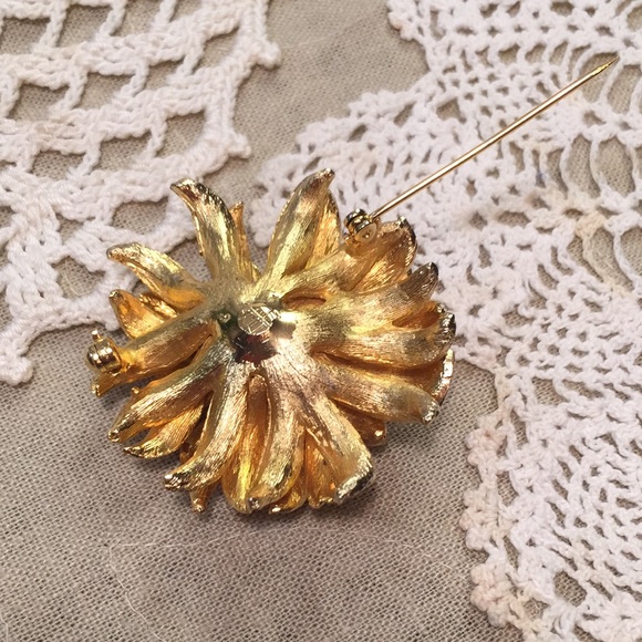 Vintage Flower Brooch Pin Stacked Petal Design - Picture 4 of 8